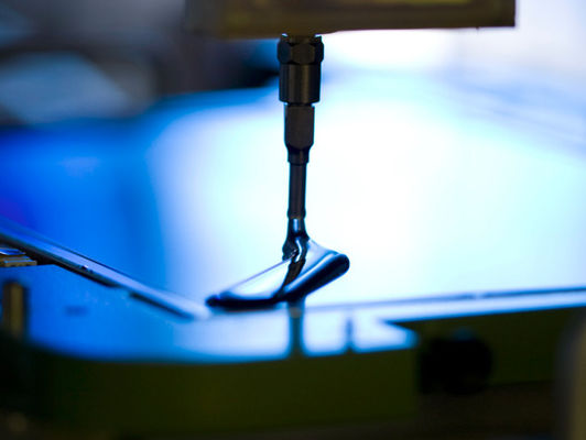Sistema de dosagem para epoxi e silício em pó de PCB eletrônico em painel de honeycomb
