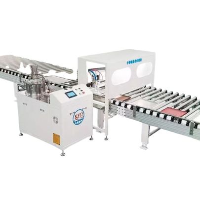 Máquina de pulverização de cola para eficiência de laminação de painéis de sanduíche
