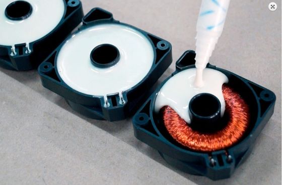 Máquina de distribuição para enchimento de resina epóxi e colocação em pote de componentes AB
