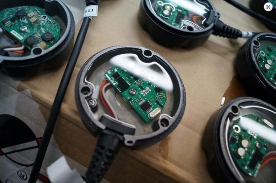 Equipamento de medição e distribuição de compostos de embotelhamento condutores térmicos epoxi