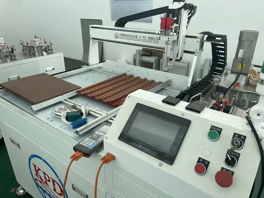 Sistemas de dosagem por colocação de epoxi para filtros de sensores de transformadores na indústria