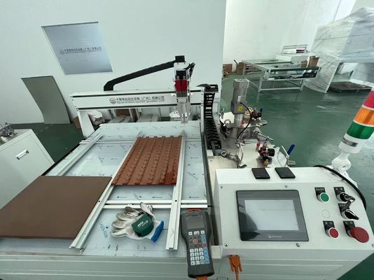 Sistemas de dosagem por colocação de epoxi para filtros de sensores de transformadores na indústria