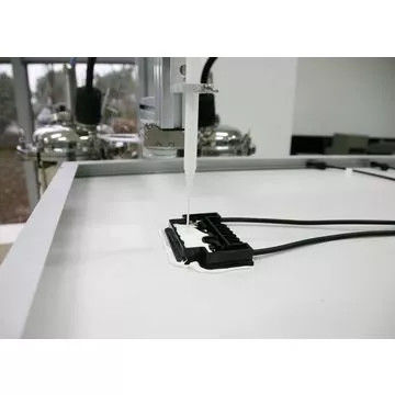 Potting de peças eletrónicas com máquina de distribuição CNC e LED 2K Potting de resina 260KG