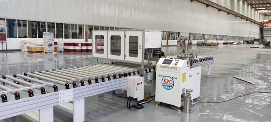 Máquina portátil de pulverização de cola para prensas Porta à prova de fogo Painéis MGO Panéis de carroçaria de caminhão refrigerados